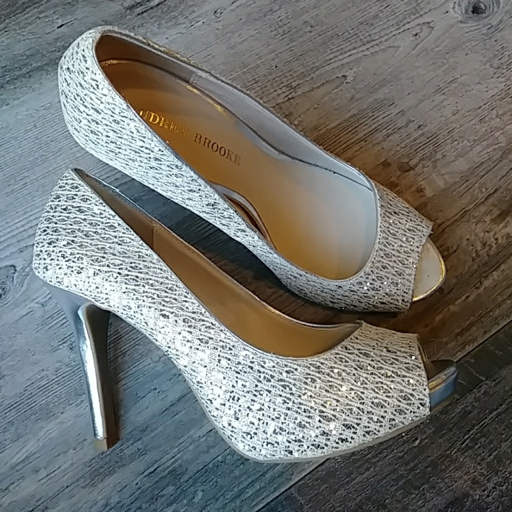 Audrey Brooke Size 7 Heels Open Toe